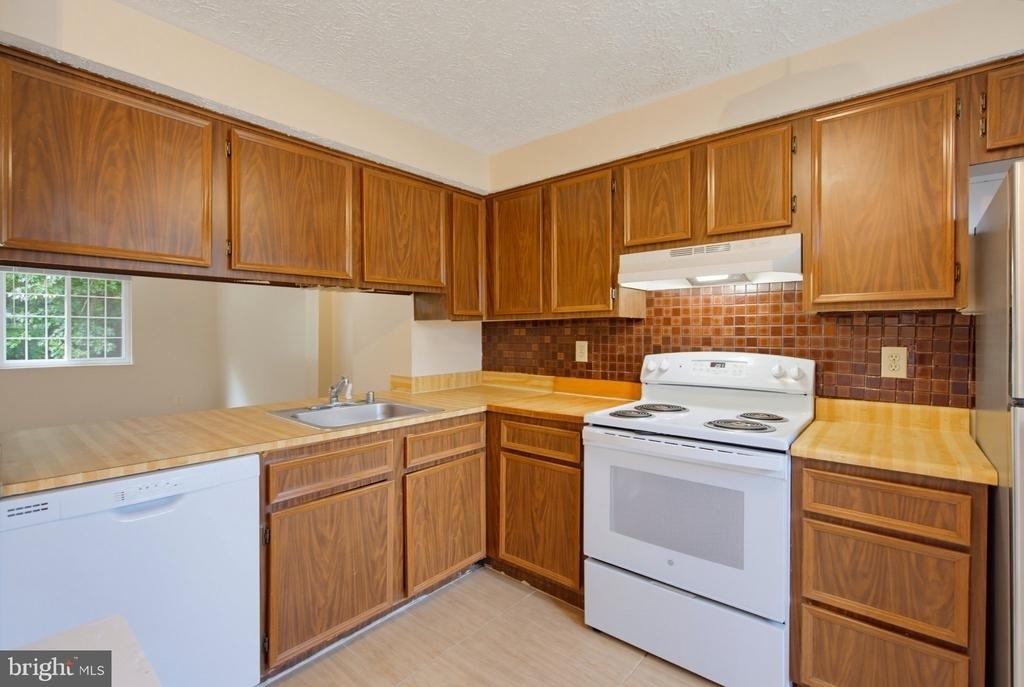 8284 Crestmont Circle - Photo 5