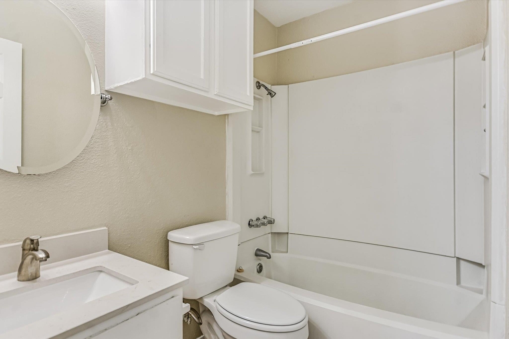 301 Algerita Dr - Photo 8