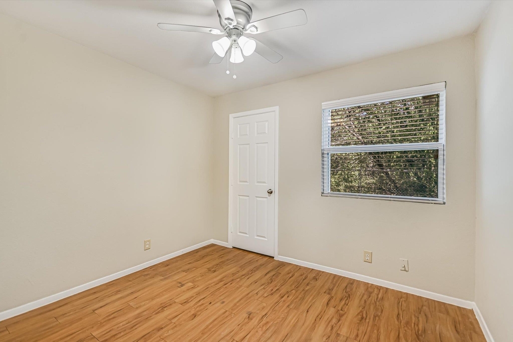 301 Algerita Dr - Photo 7