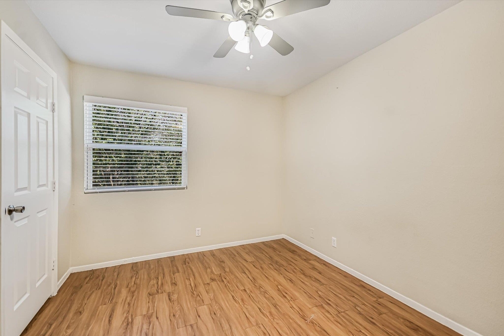 301 Algerita Dr - Photo 6