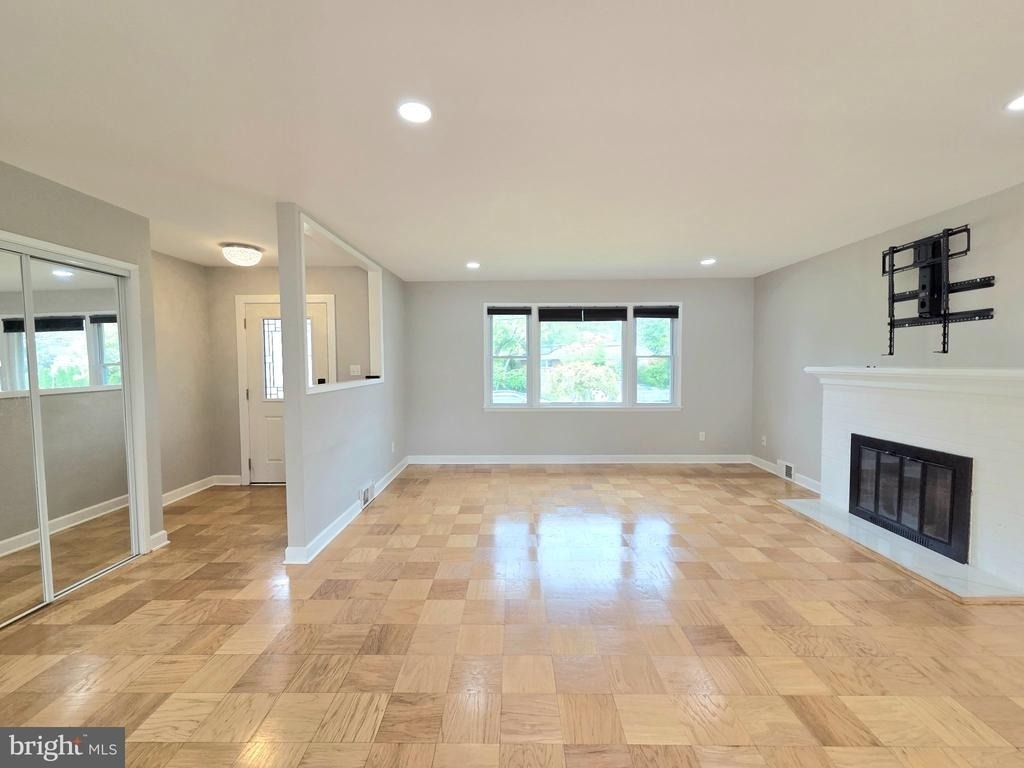 5311 Montgomery Street - Photo 2