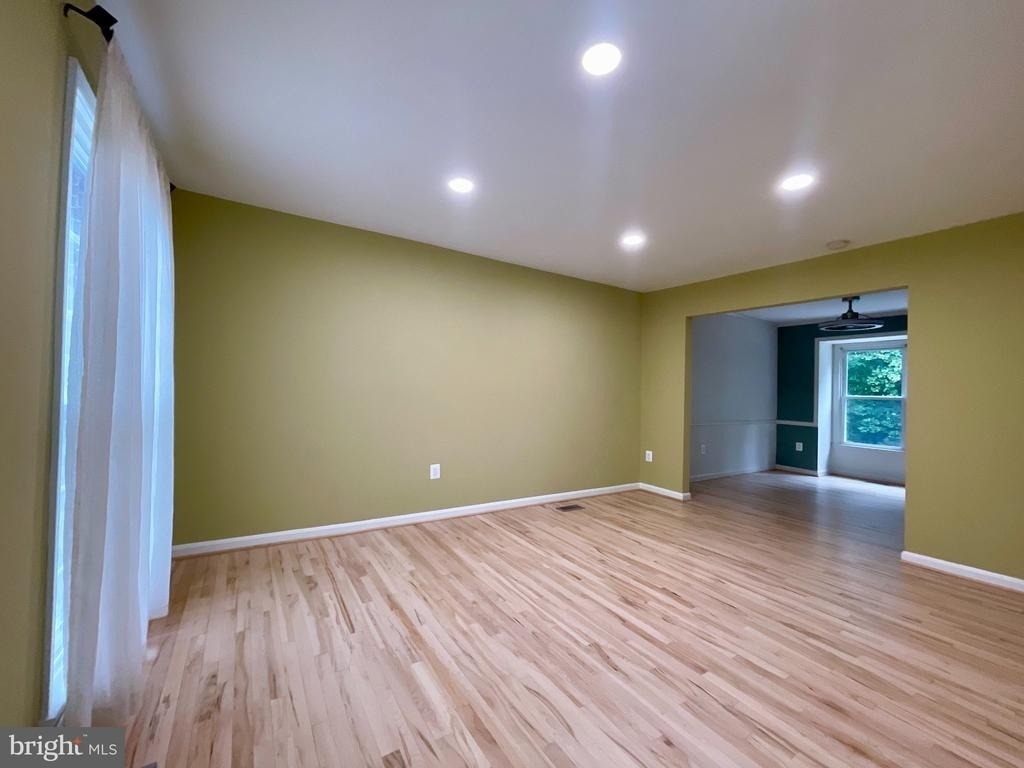 7925 Forest Path Way - Photo 14