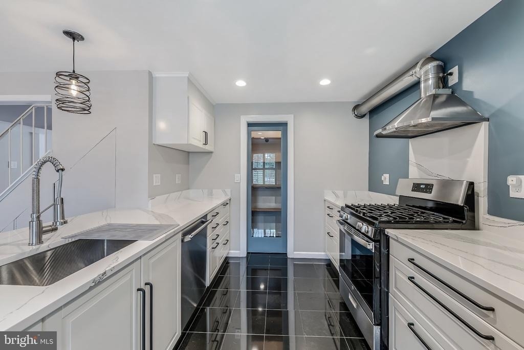 8105 Oaklake Court - Photo 11