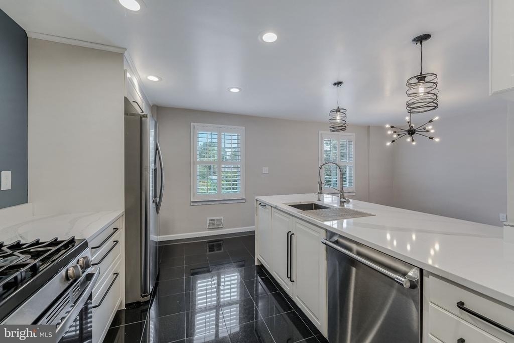8105 Oaklake Court - Photo 13