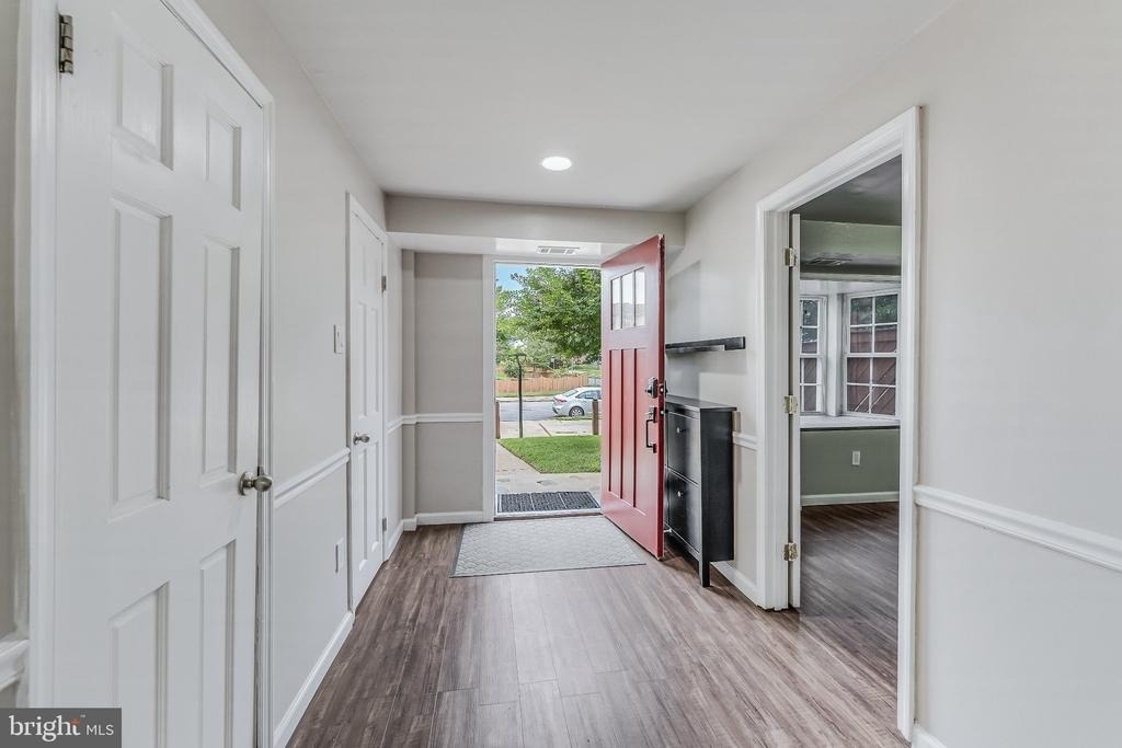 8105 Oaklake Court - Photo 5