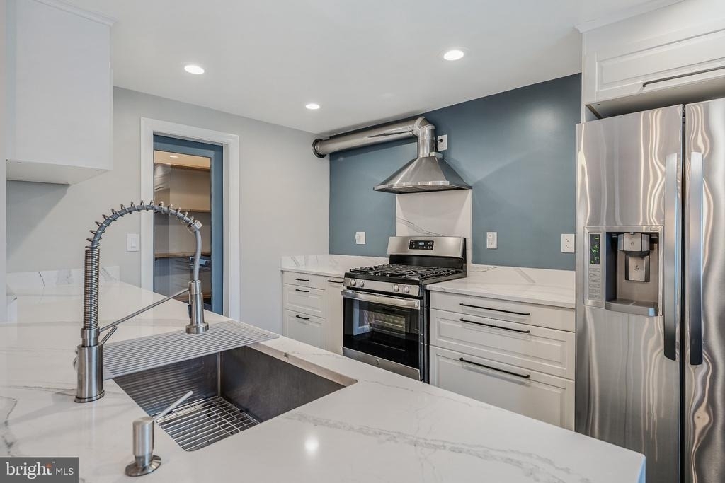 8105 Oaklake Court - Photo 10