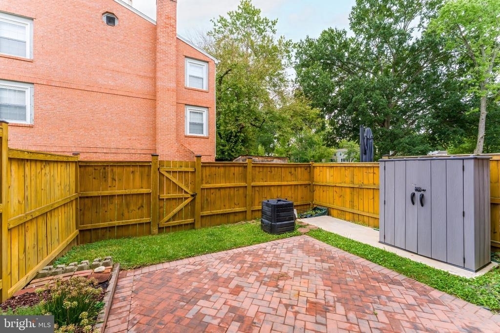 8105 Oaklake Court - Photo 2