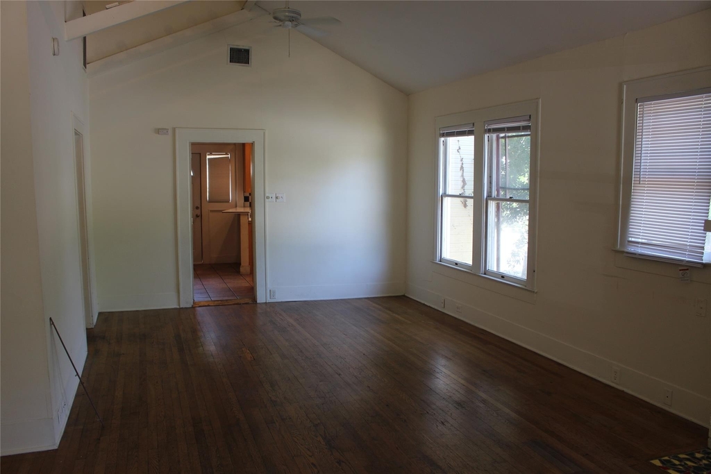 2826 Salado St - Photo 6