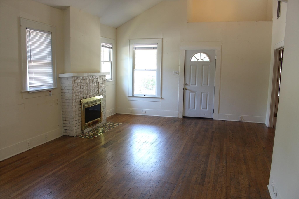 2826 Salado St - Photo 7