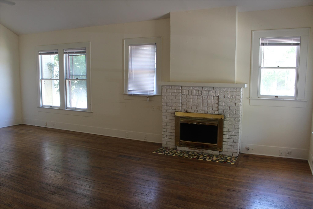 2826 Salado St - Photo 5