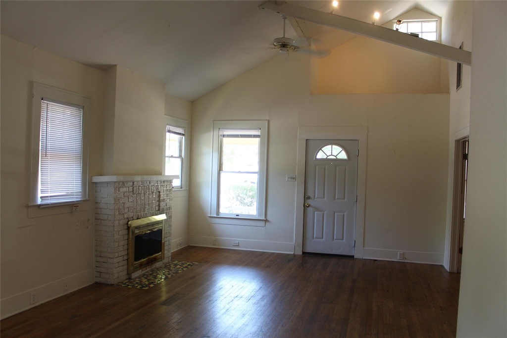 2826 Salado St - Photo 8