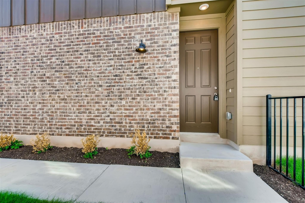 7404 Taylor Knoll Ct - Photo 3