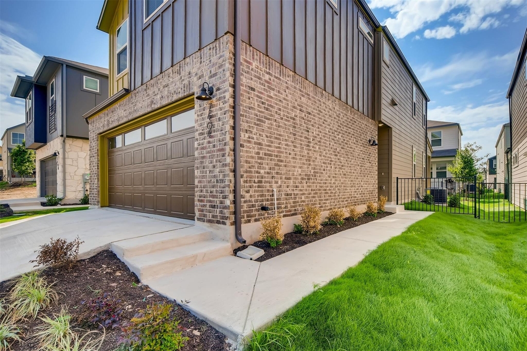 7404 Taylor Knoll Ct - Photo 2