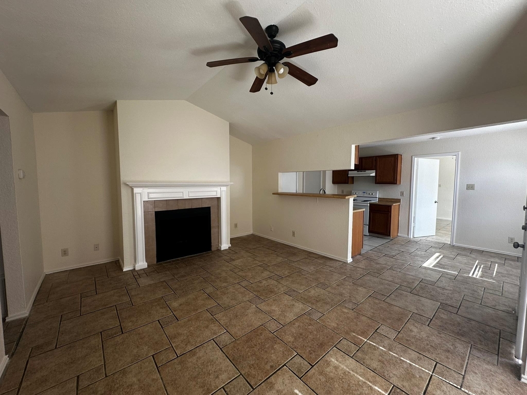 6004 Parkwood Dr - Photo 3