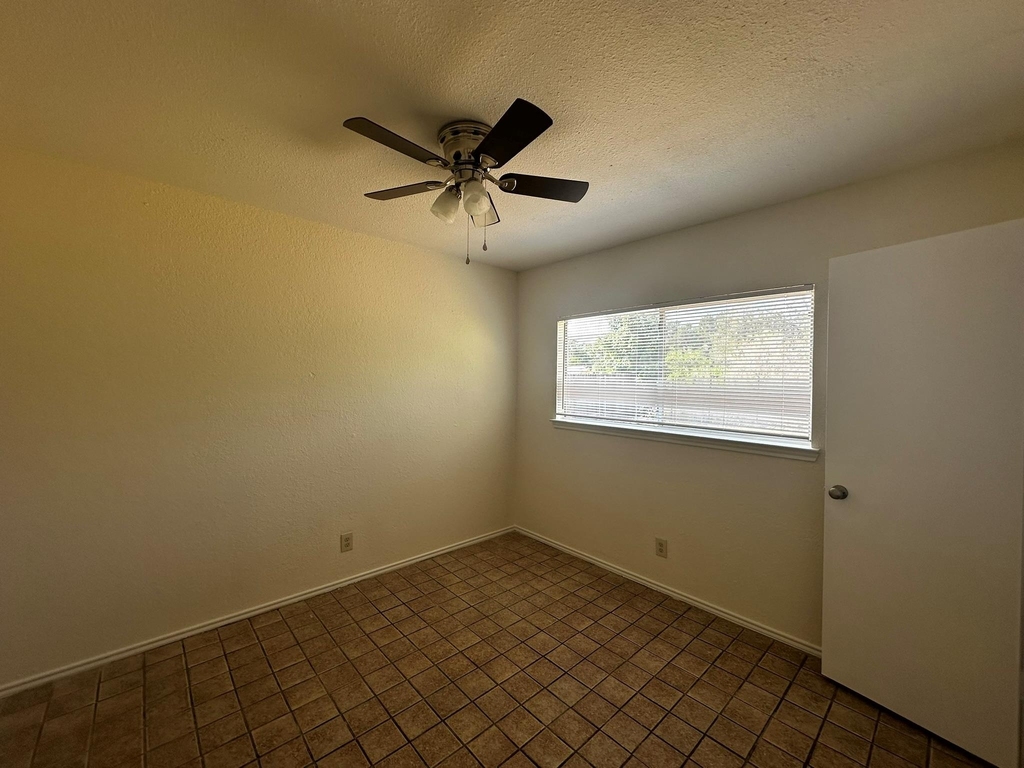 6004 Parkwood Dr - Photo 12