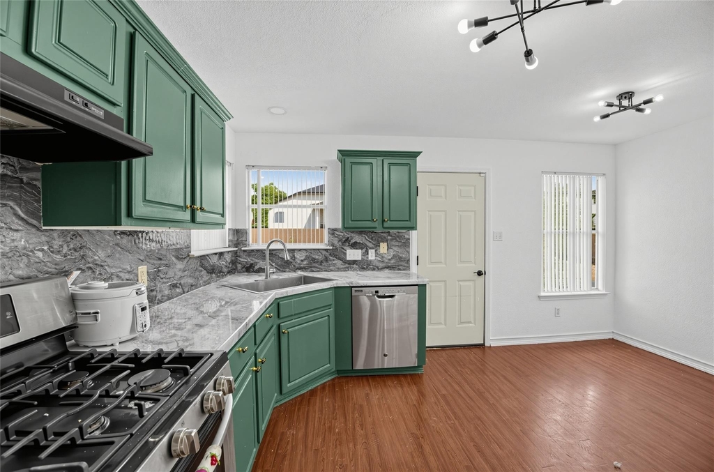 1610 Balmorhea Ln - Photo 4