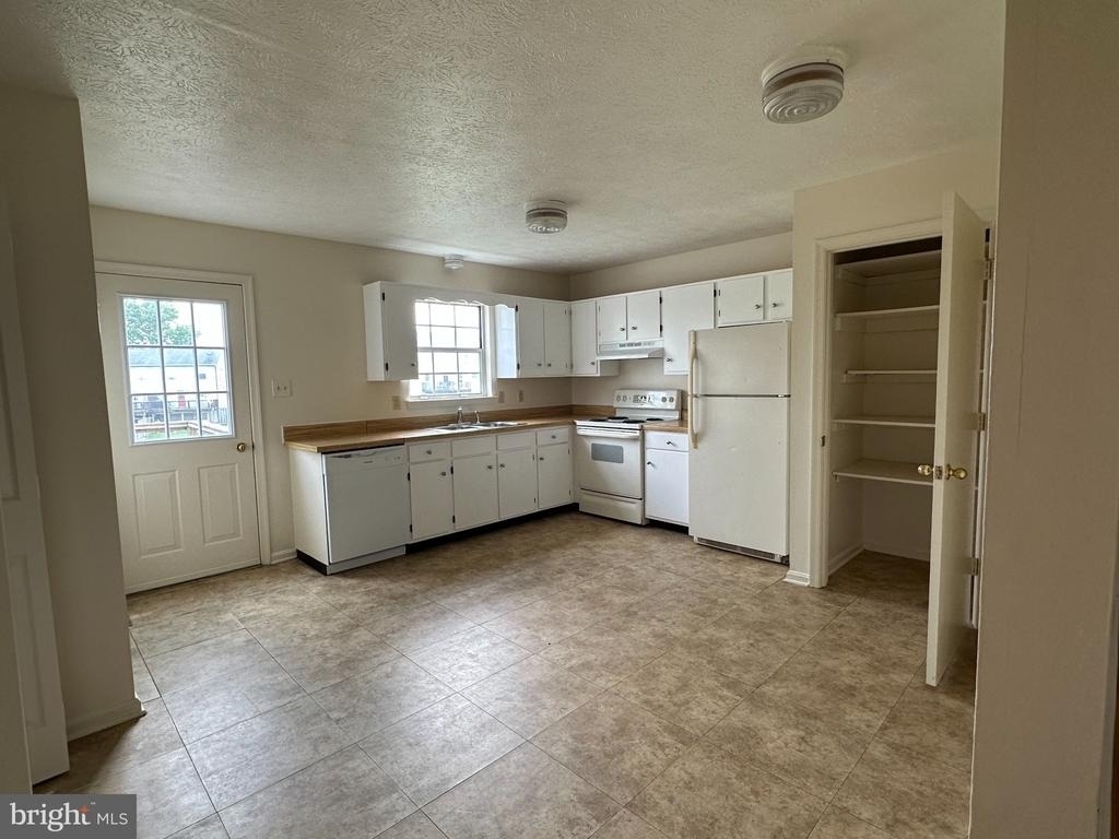 109 Parkside Drive - Photo 2