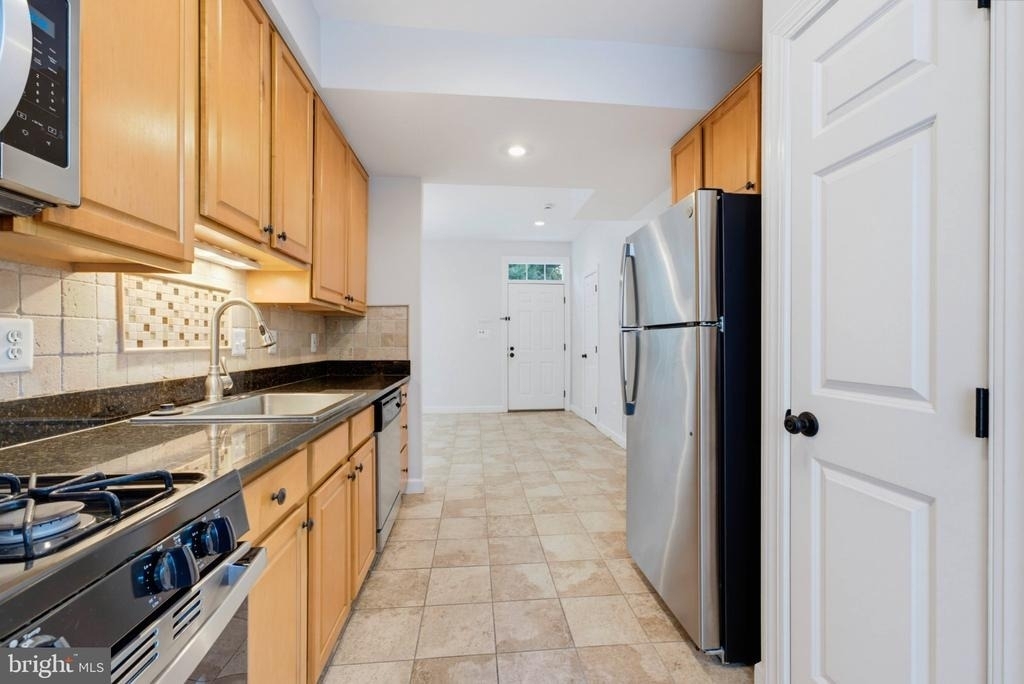 10903 Maple Street - Photo 6