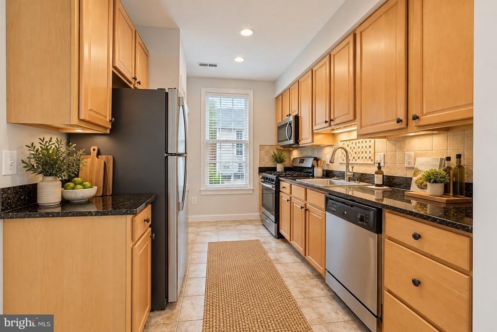 10903 Maple Street - Photo 4