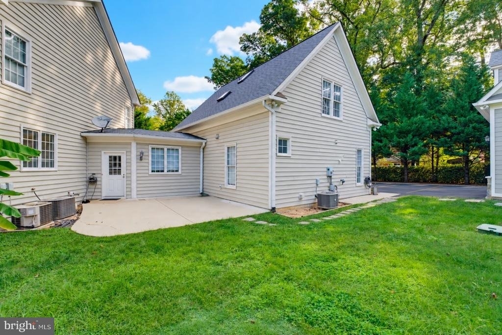 10903 Maple Street - Photo 18