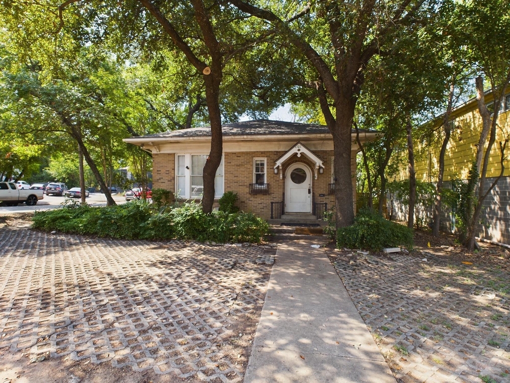 1101 W 22 1/2 St - Photo 0