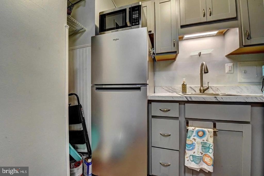 801 N Pitt St - Photo 3