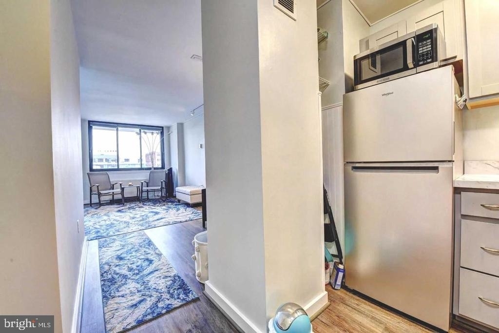 801 N Pitt St - Photo 5
