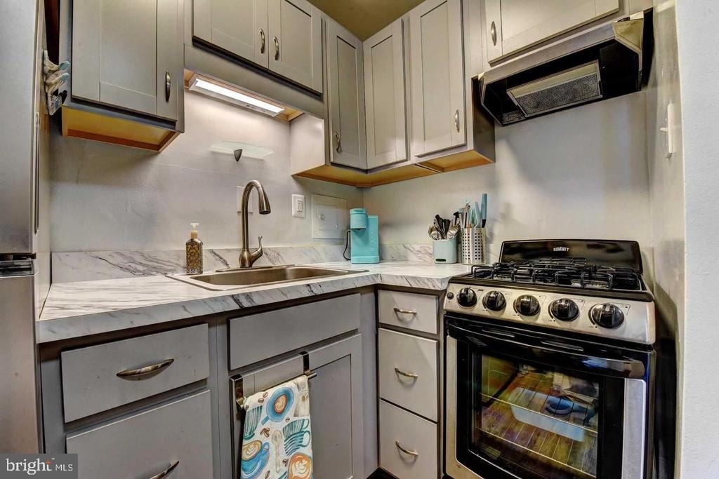 801 N Pitt St - Photo 2