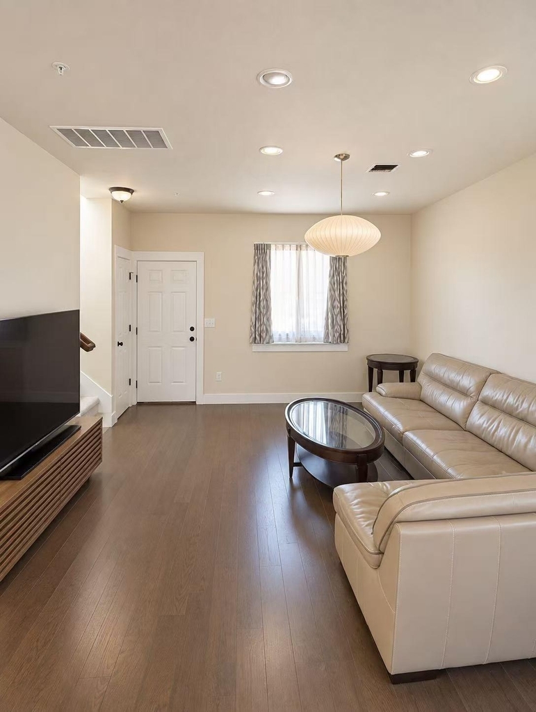 7506 Wolverine St - Photo 2