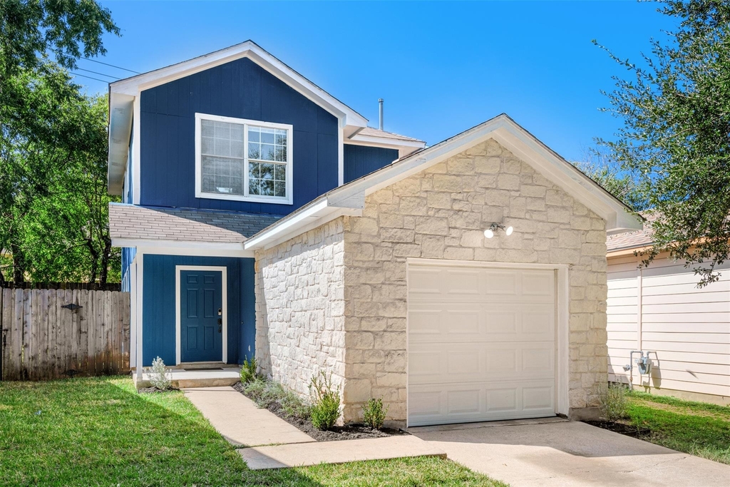 1562 Parkfield Cir - Photo 0