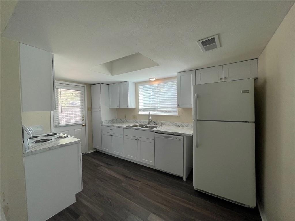 606 Country Aire Dr - Photo 4