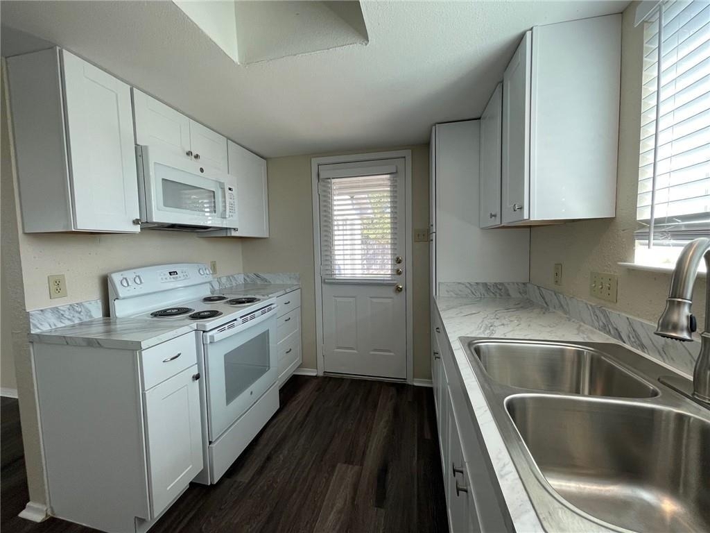 606 Country Aire Dr - Photo 5