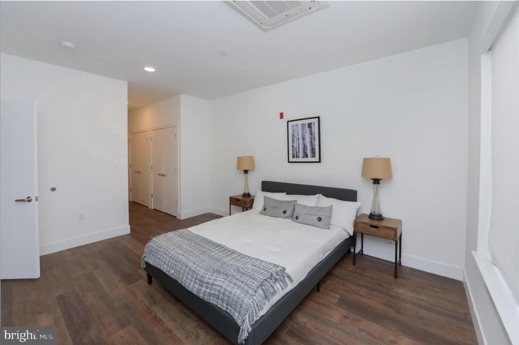 1203 Germantown Avenue - Photo 2