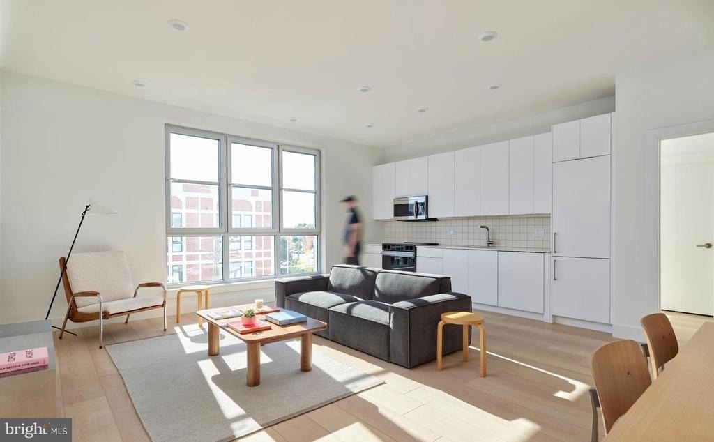 2406 Frankford Avenue - Photo 2