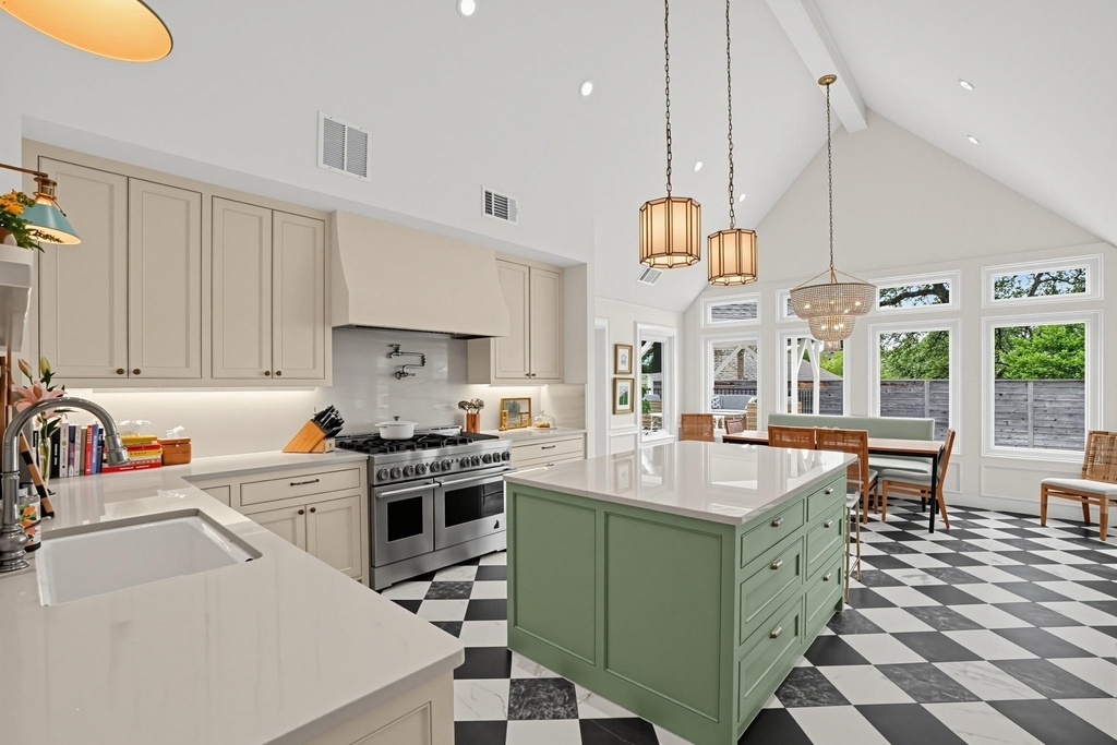 1908 Winter Park Rd - Photo 3