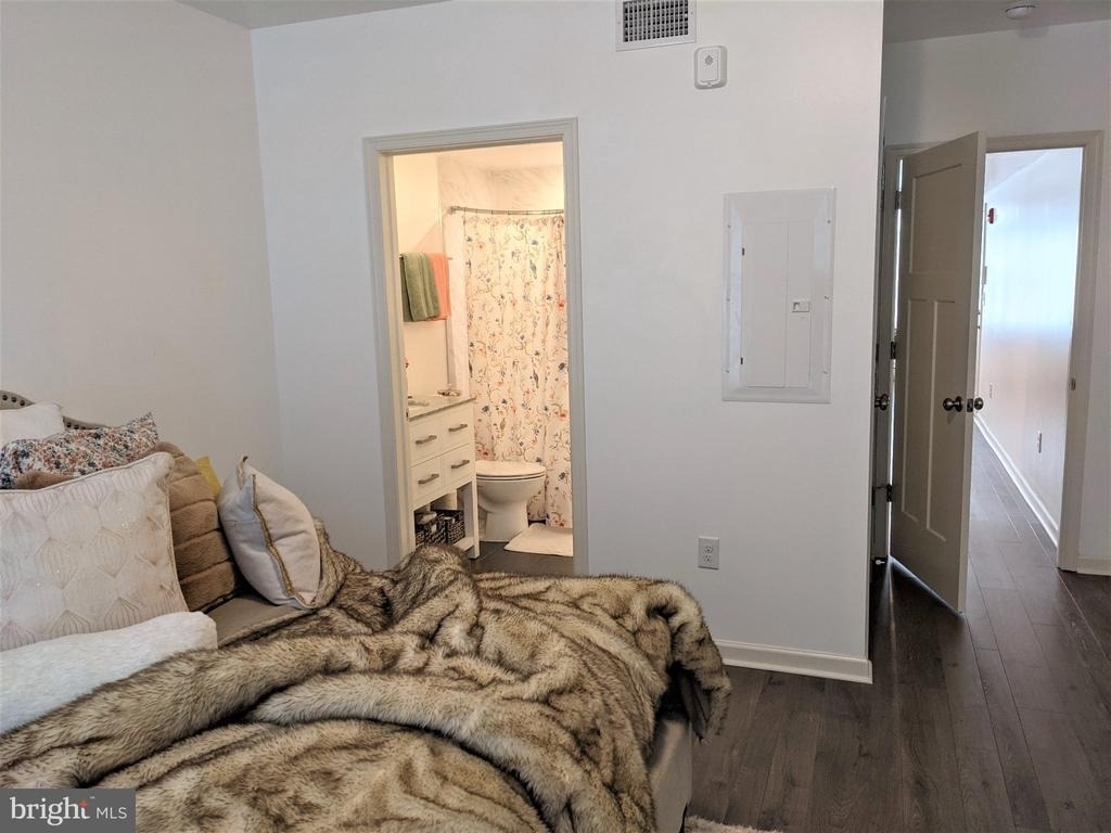 6615 Ridge Avenue - Photo 5