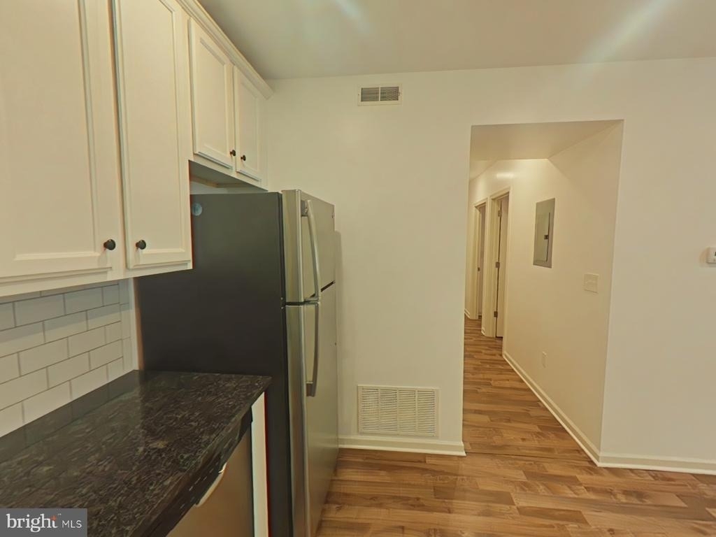 5261 Ridge Avenue - Photo 2