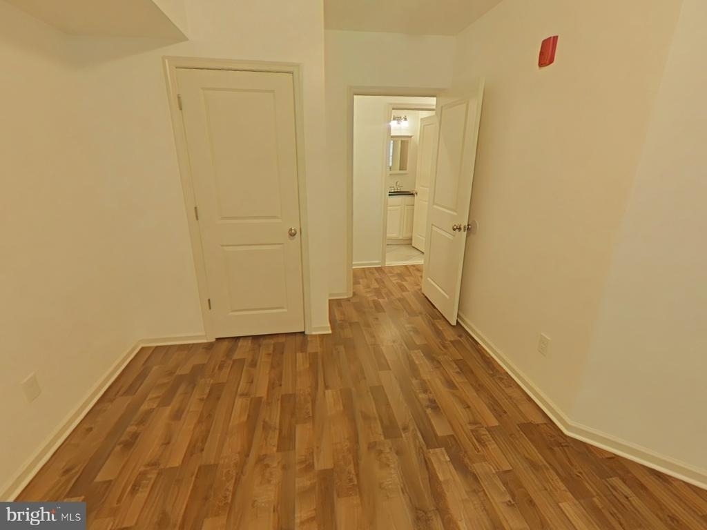 5261 Ridge Avenue - Photo 4
