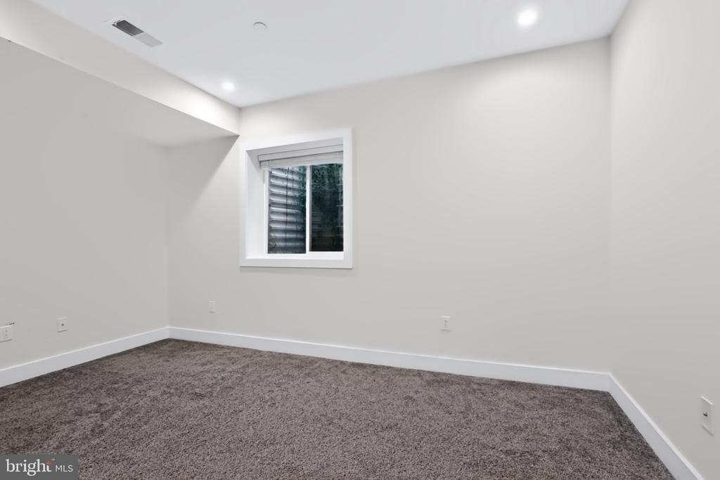 2527 Graduate Square - Photo 37