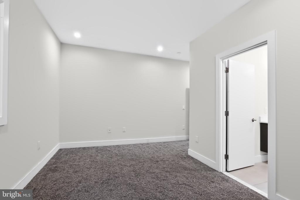 2527 Graduate Square - Photo 39