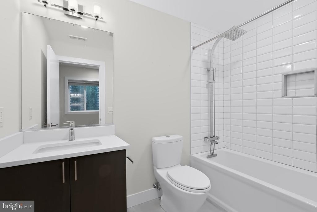 2527 Graduate Square - Photo 40
