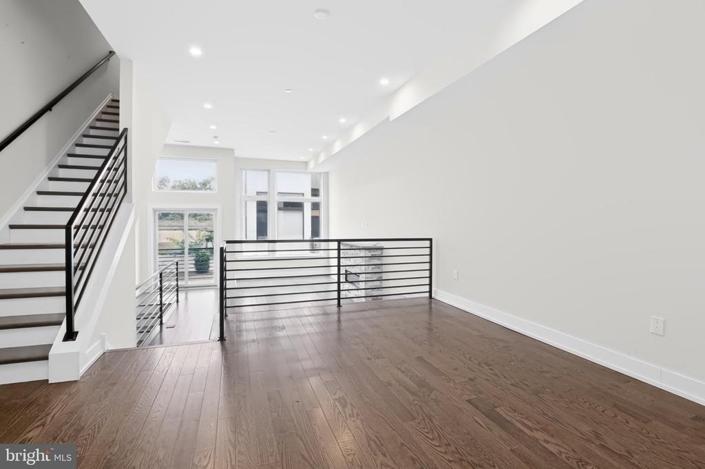 2527 Graduate Square - Photo 15
