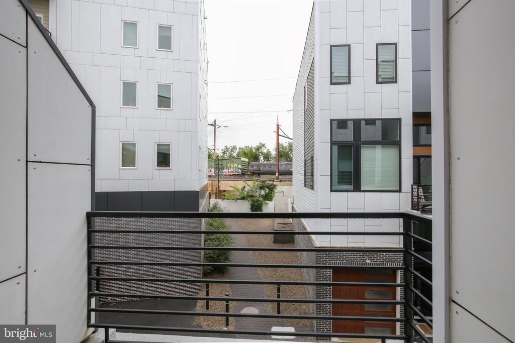 2527 Graduate Square - Photo 11