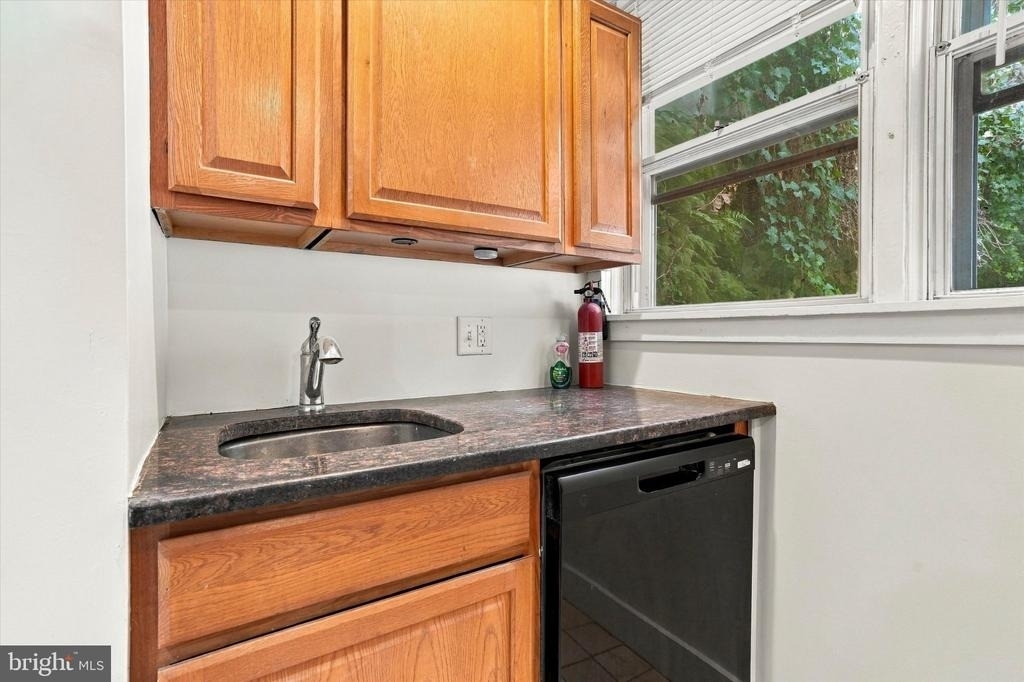 3887 Manayunk Avenue - Photo 7