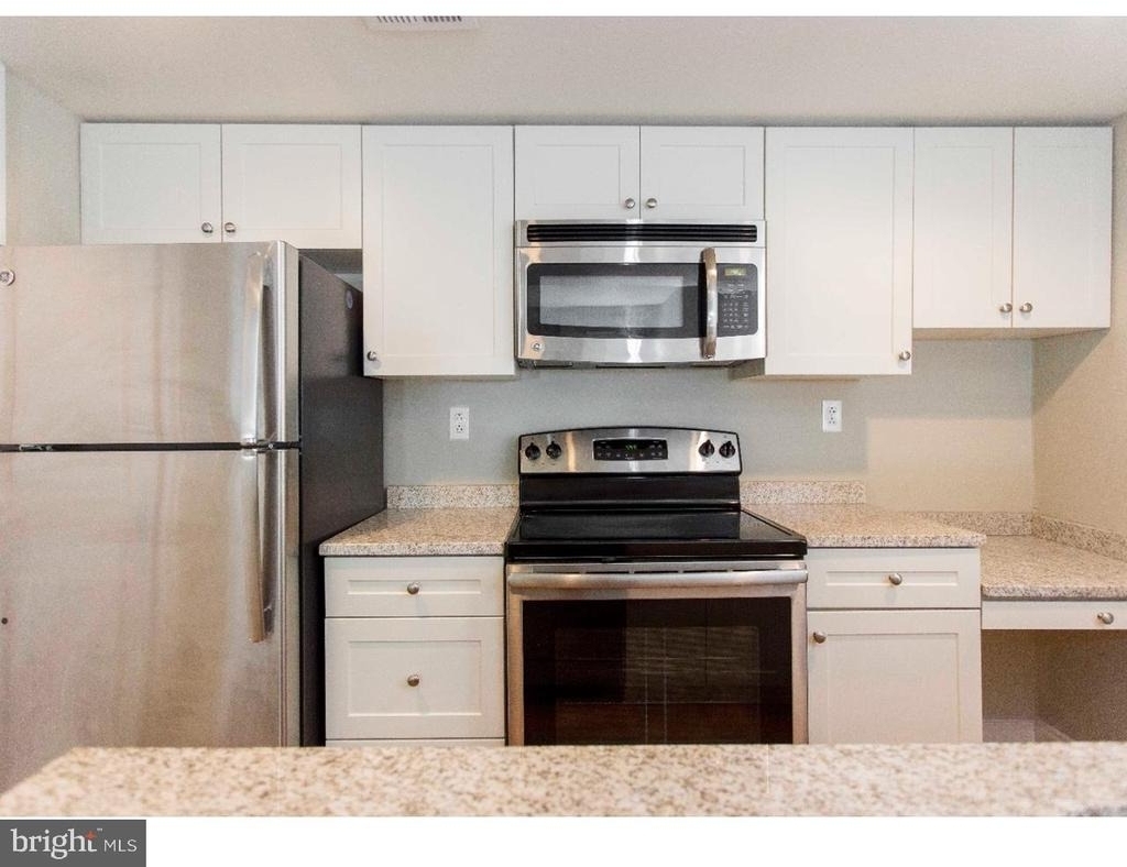 2031 South Street - Photo 11