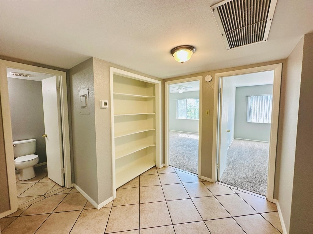 601 W 11th St - Photo 7