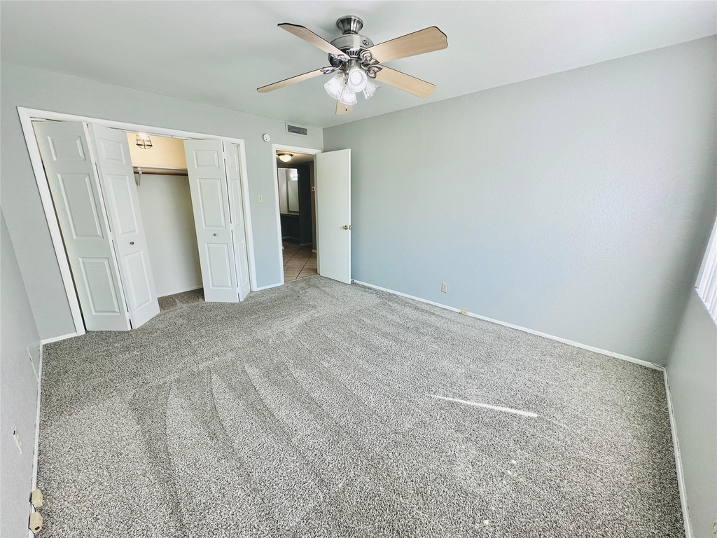 601 W 11th St - Photo 12