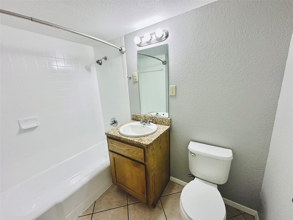 601 W 11th St - Photo 16