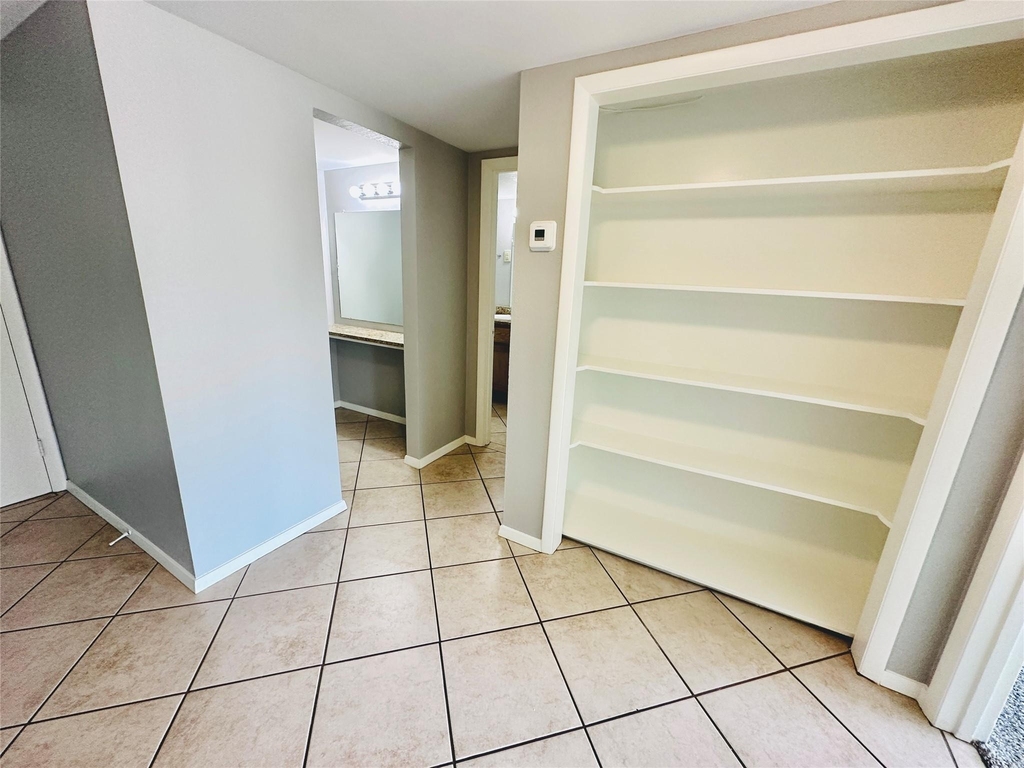 601 W 11th St - Photo 13