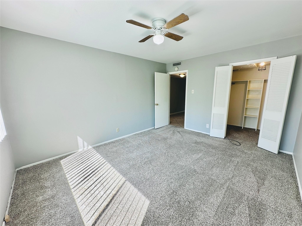 601 W 11th St - Photo 10